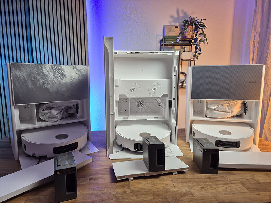 Die Station der Dreame Modelle stehen mit offe